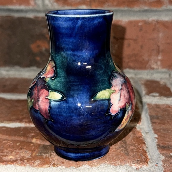 Moorcroft Pottery Small Blue Vase Iris/ Orchid Flower w/Label 4” tall - Picture 4 of 6